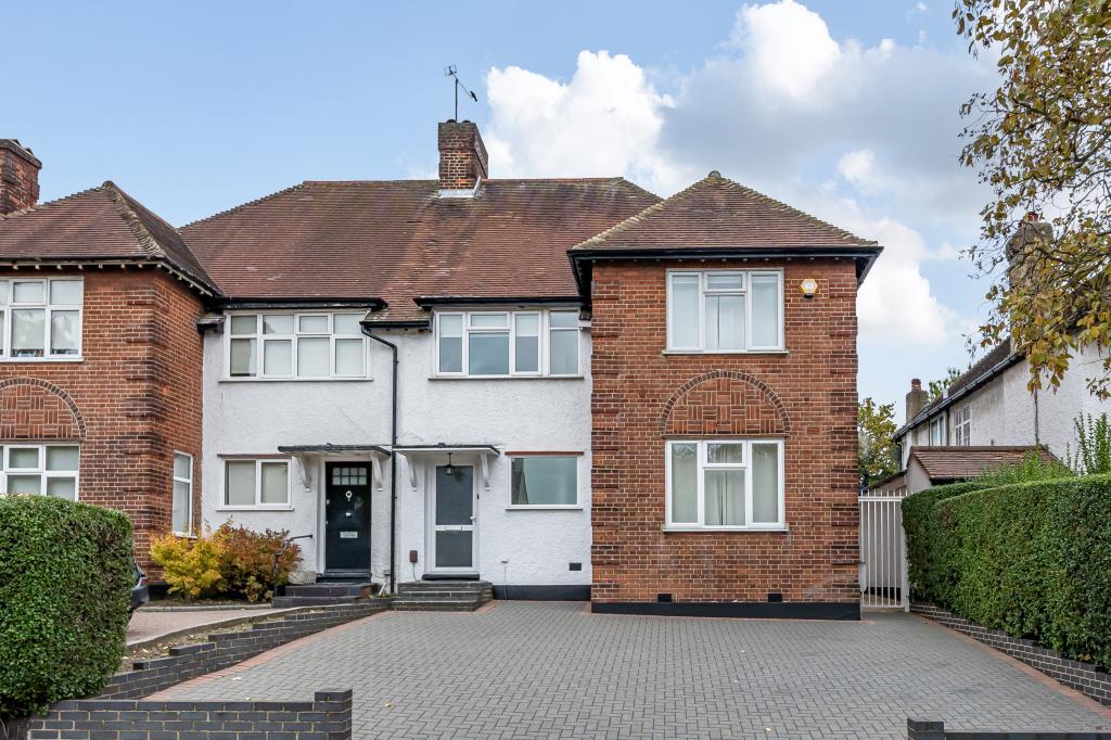Main image of property: Hendon Lane, Finchley, N3