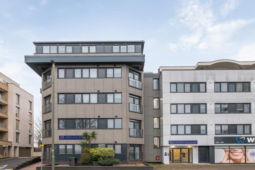 Main image of property: High Road, Whetstone, N20