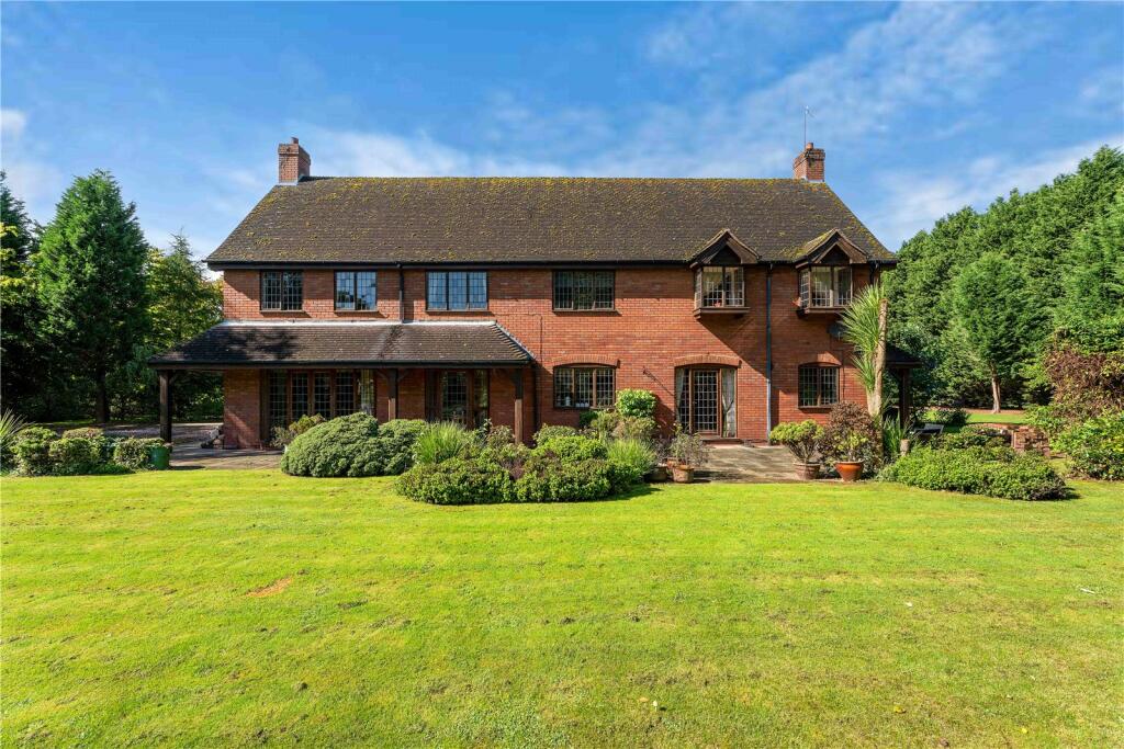 5 bedroom detached house for sale in Chadwick Lane, Hartlebury