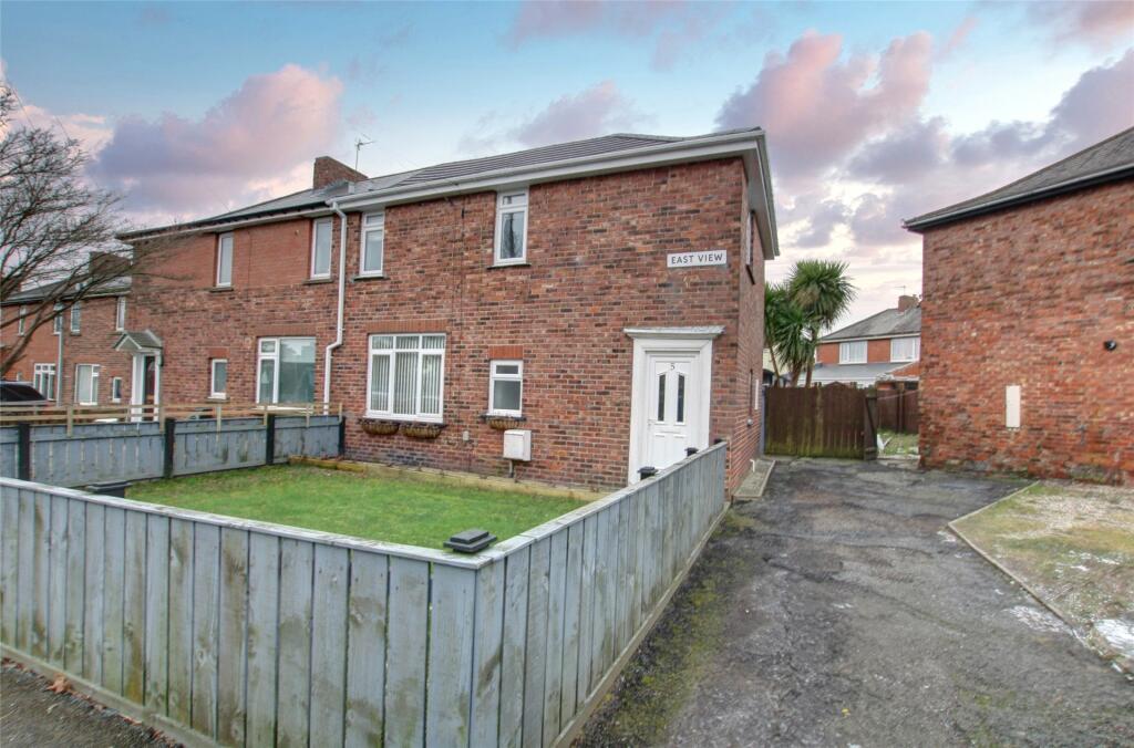 3 bedroom semidetached house for sale in East View, Meadowfield