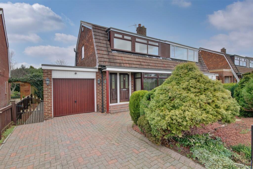 3 bedroom semidetached house for sale in Moor Crescent, Gilesgate
