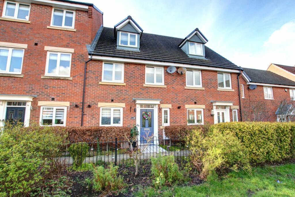 4 bedroom terraced house for sale in Harvey Avenue, Framwellgate Moor