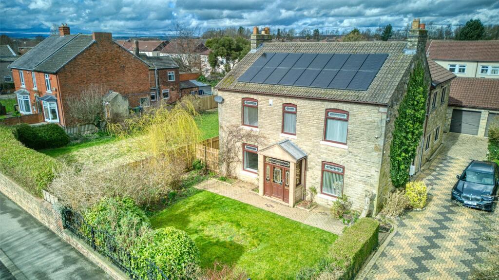 4 bedroom detached house for sale in Green Lane, Spennymoor, County