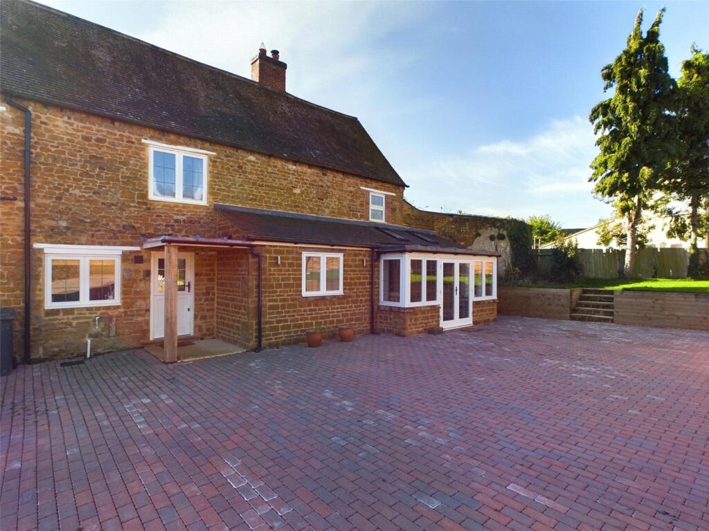 Main image of property: 2 School Lane, Rothwell, Kettering, Northamptonshire, NN14