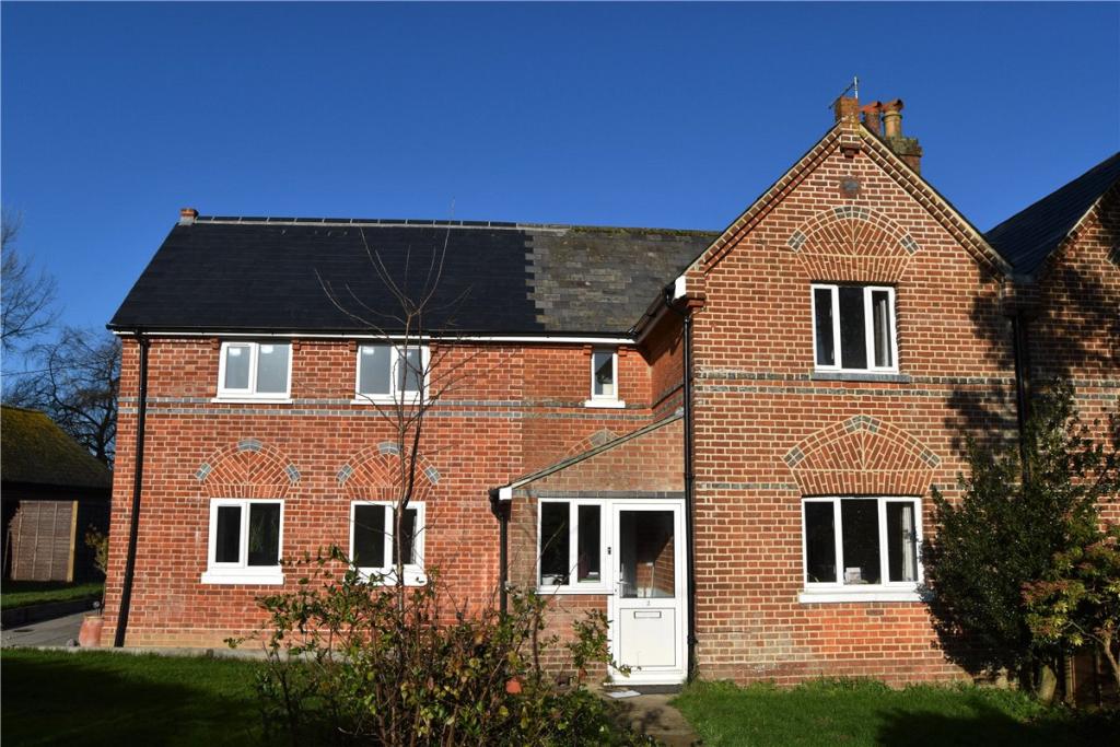 3 bedroom semidetached house for rent in North Oakley, Tadley