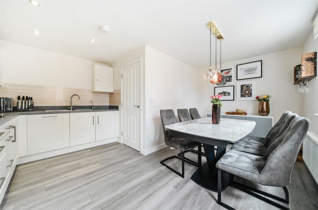 3 bedroom semidetached house for rent in Newbury, Berkshire, RG14