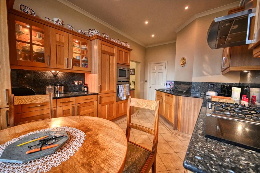 2 bedroom flat for sale in Dinsdale Park, Middleton St.