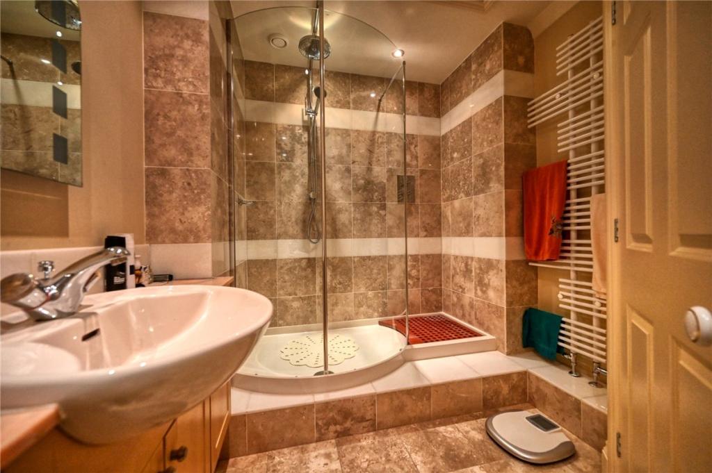 2 bedroom flat for sale in Dinsdale Park, Middleton St.