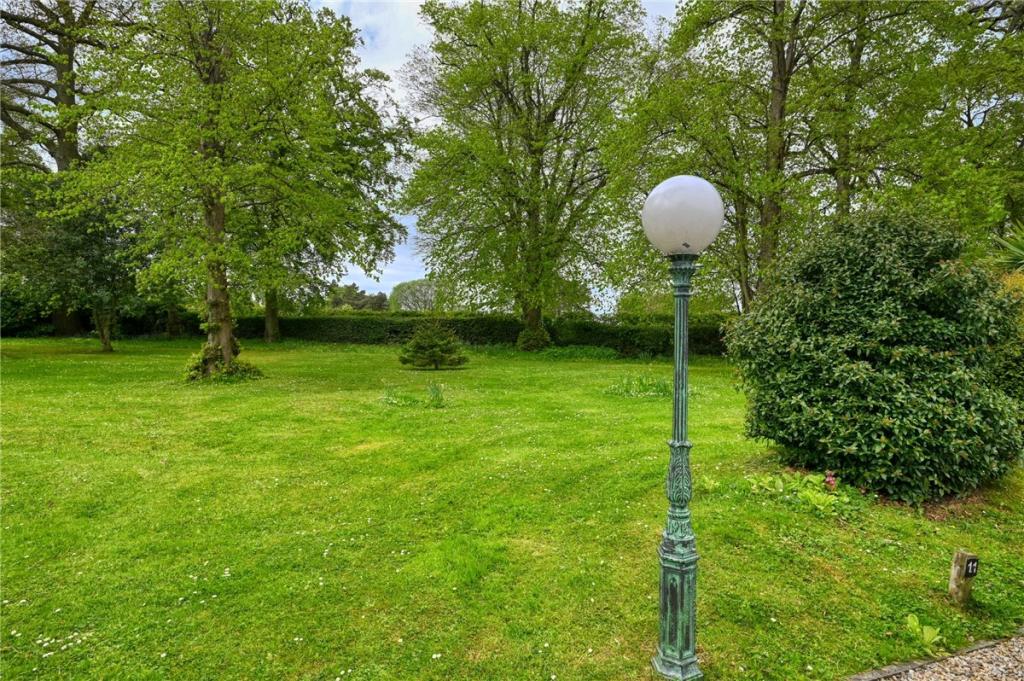 2 bedroom flat for sale in Dinsdale Park, Middleton St.