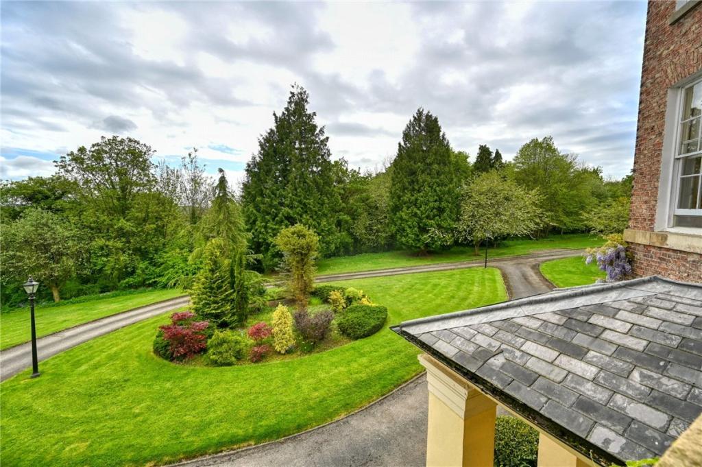2 bedroom flat for sale in Dinsdale Park, Middleton St.