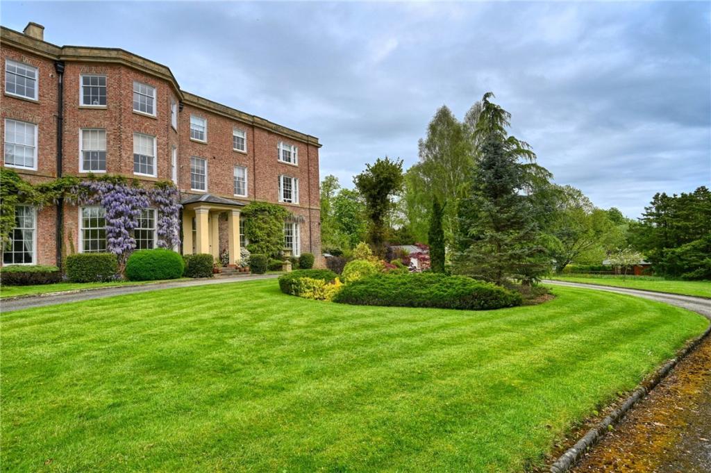 2 bedroom flat for sale in Dinsdale Park, Middleton St. Darlington, DL2