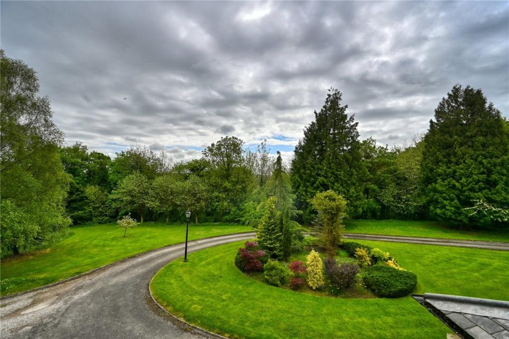 2 bedroom flat for sale in Dinsdale Park, Middleton St.