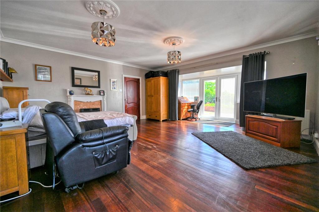6 bedroom bungalow for sale in Burtree Lane, Darlington, DL3