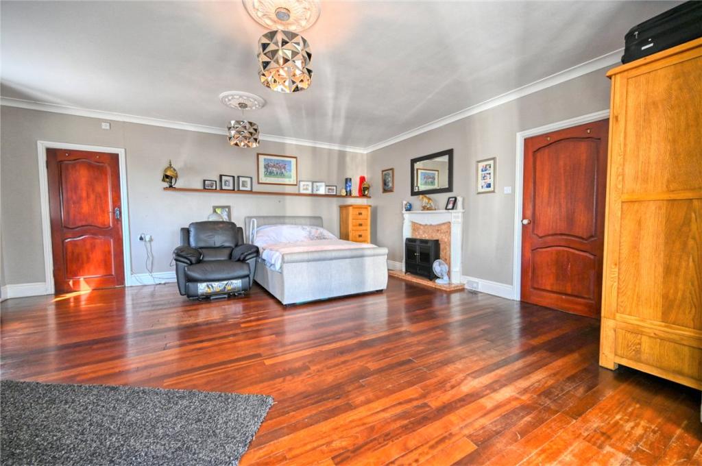 6 bedroom bungalow for sale in Burtree Lane, Darlington, DL3