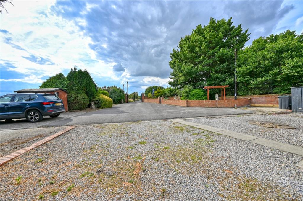 6 bedroom bungalow for sale in Burtree Lane, Darlington, DL3