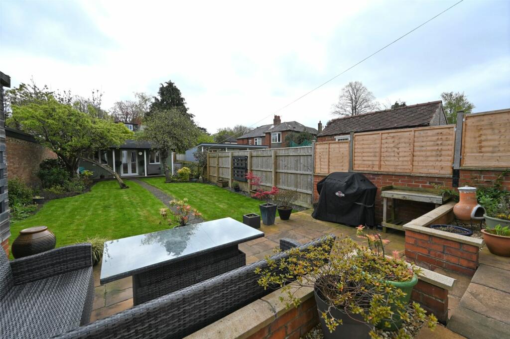 3 bedroom semidetached house for sale in Pierremont Crescent