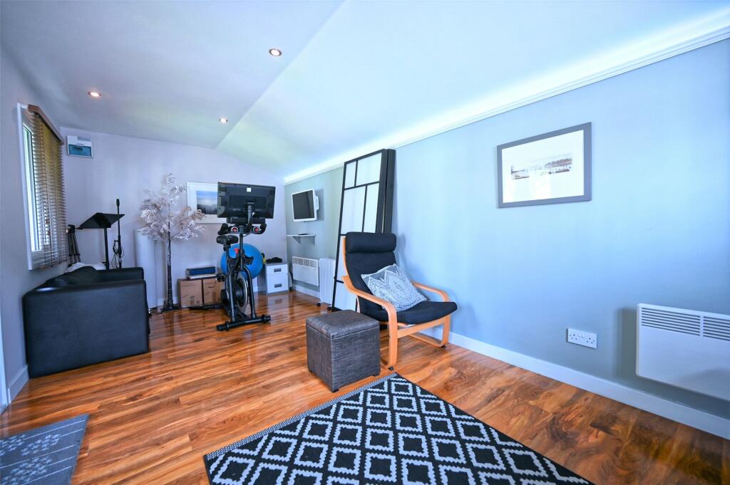 3 bedroom semidetached house for sale in Pierremont Crescent