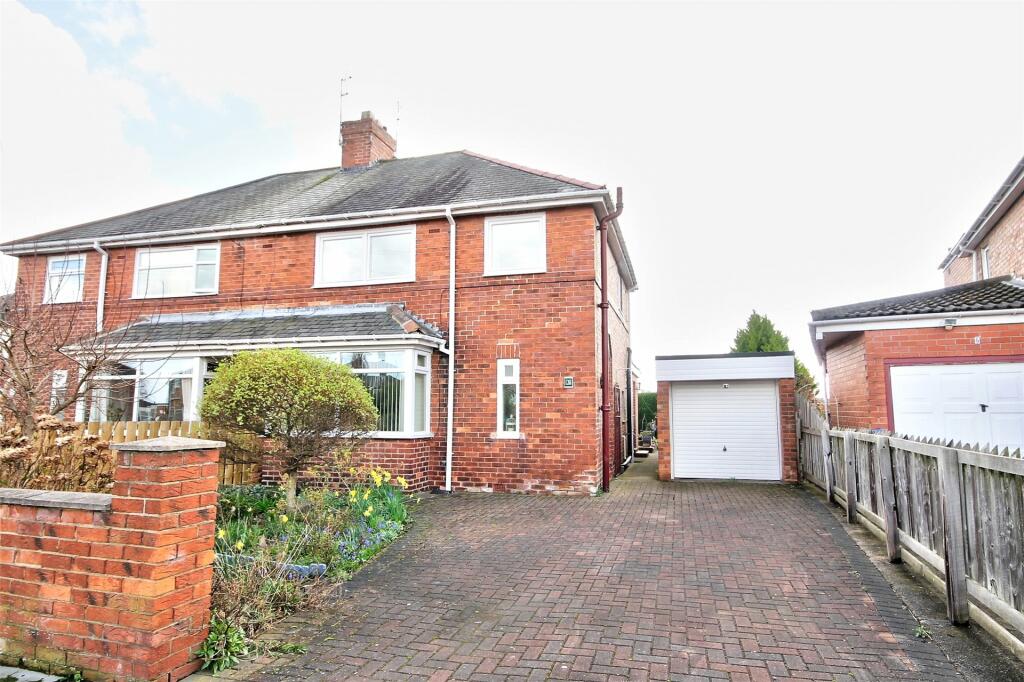 3 bedroom semidetached house for sale in Appledore Gardens, Chester Le
