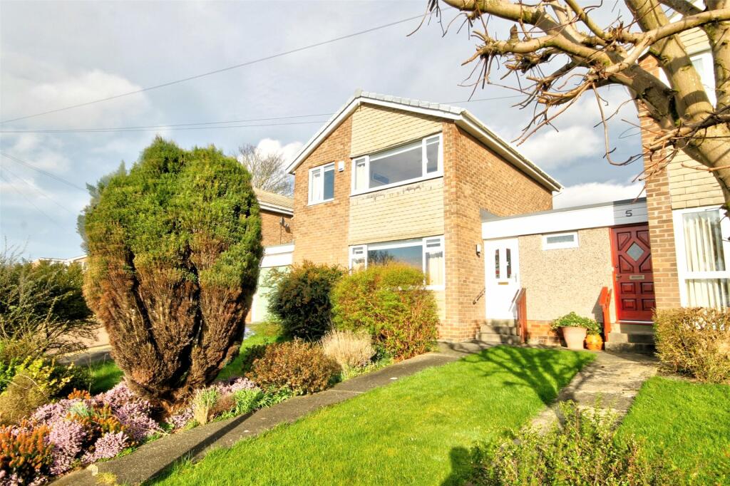 3 bedroom detached house for sale in Dunvegan, Birtley, Chester Le