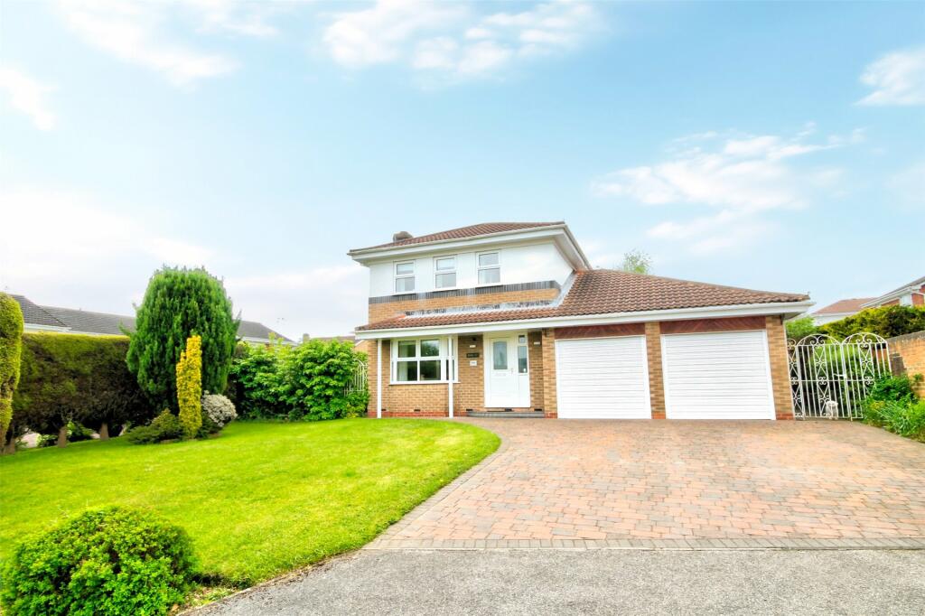 4 bedroom detached house for sale in Rothbury Close, Chester Le Street