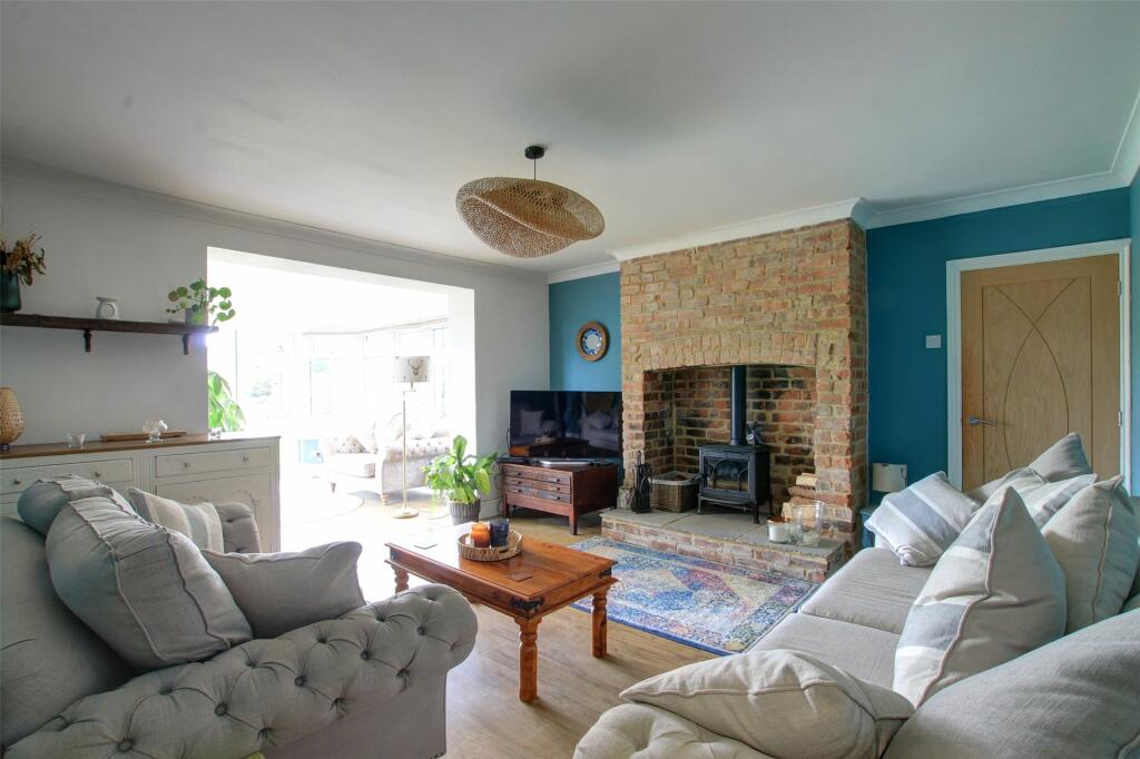 4 bedroom end of terrace house for sale in Outputs Lane, Knitsley