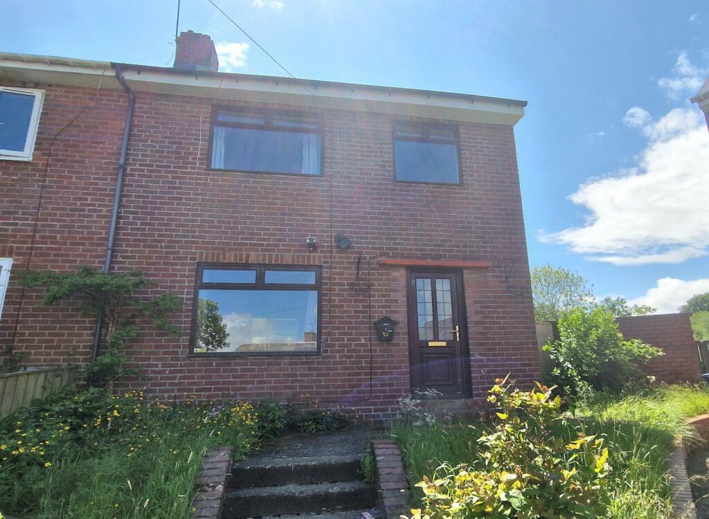 3 bedroom semidetached house for sale in Warwick Avenue, Moorside