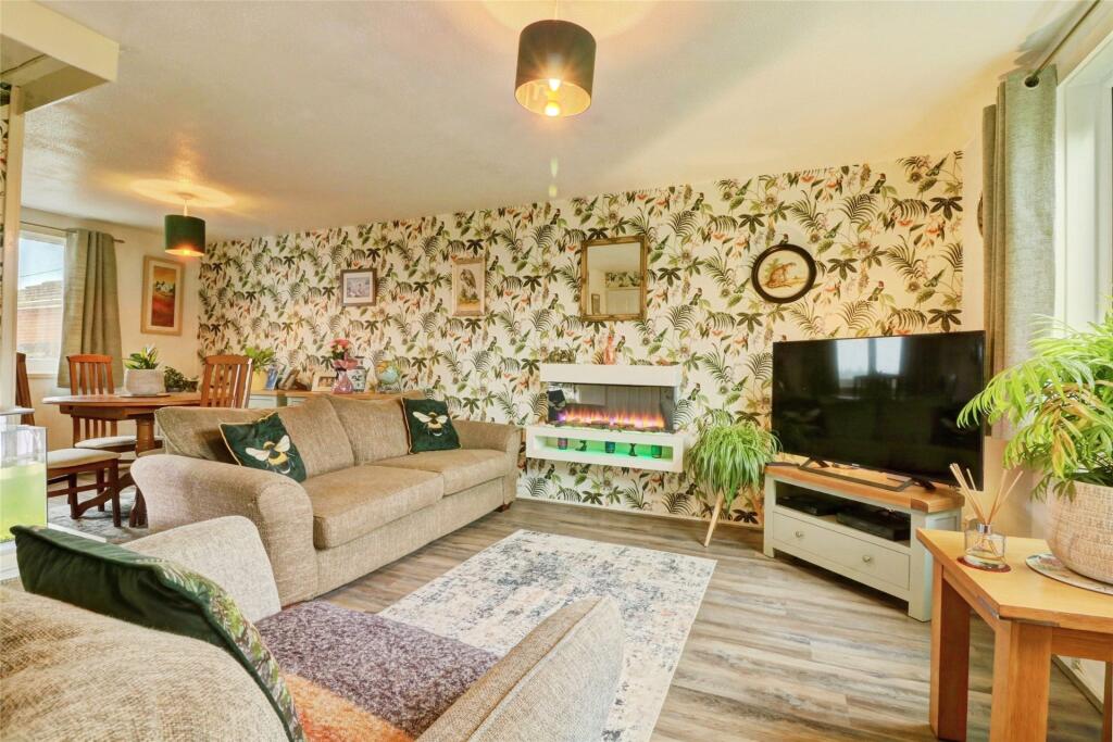 3 bedroom end of terrace house