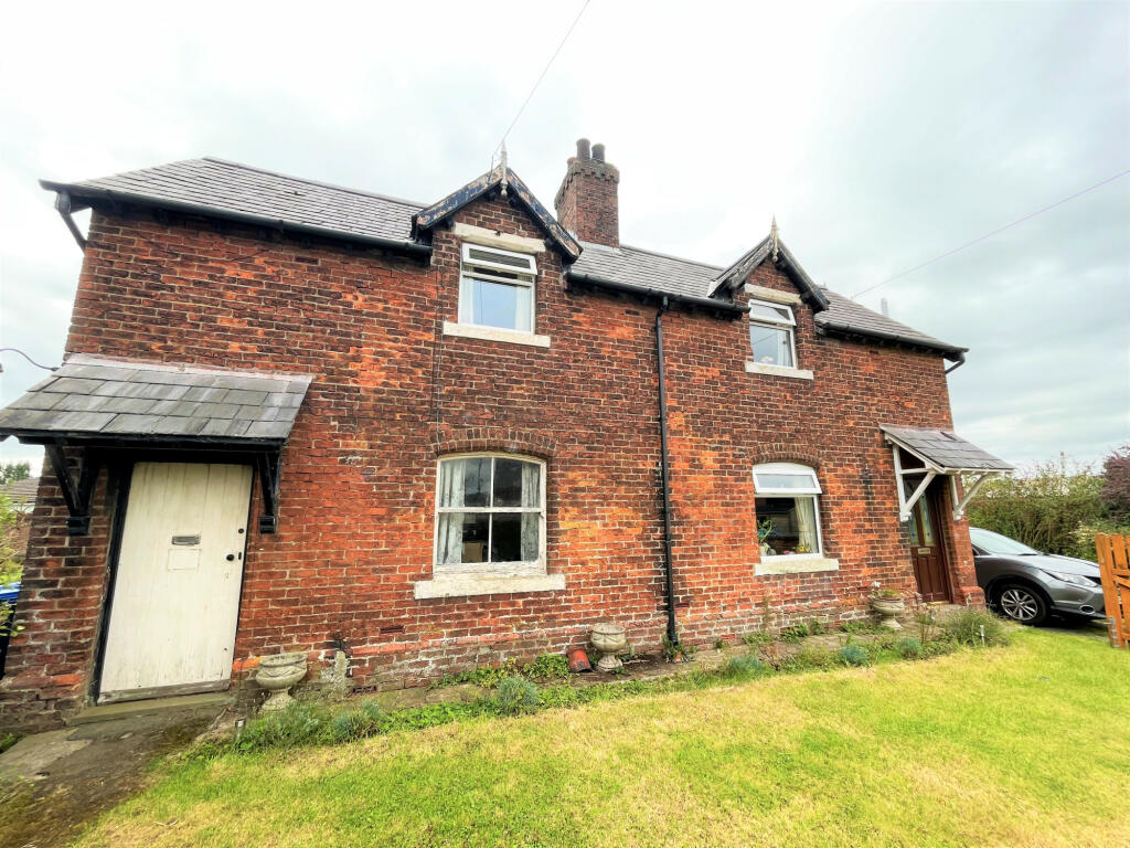 4 bedroom detached house for sale in School Lane, Winmarleigh, PR3