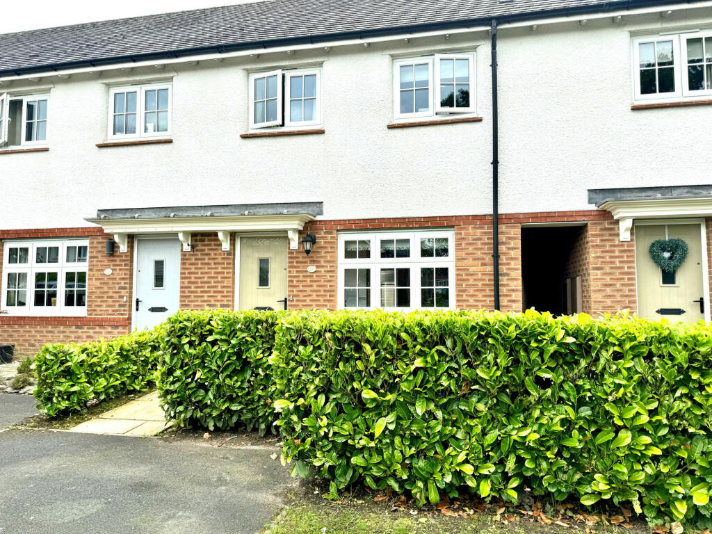 3 bedroom terraced house for sale in Clematis Drive, Garstang, PR3