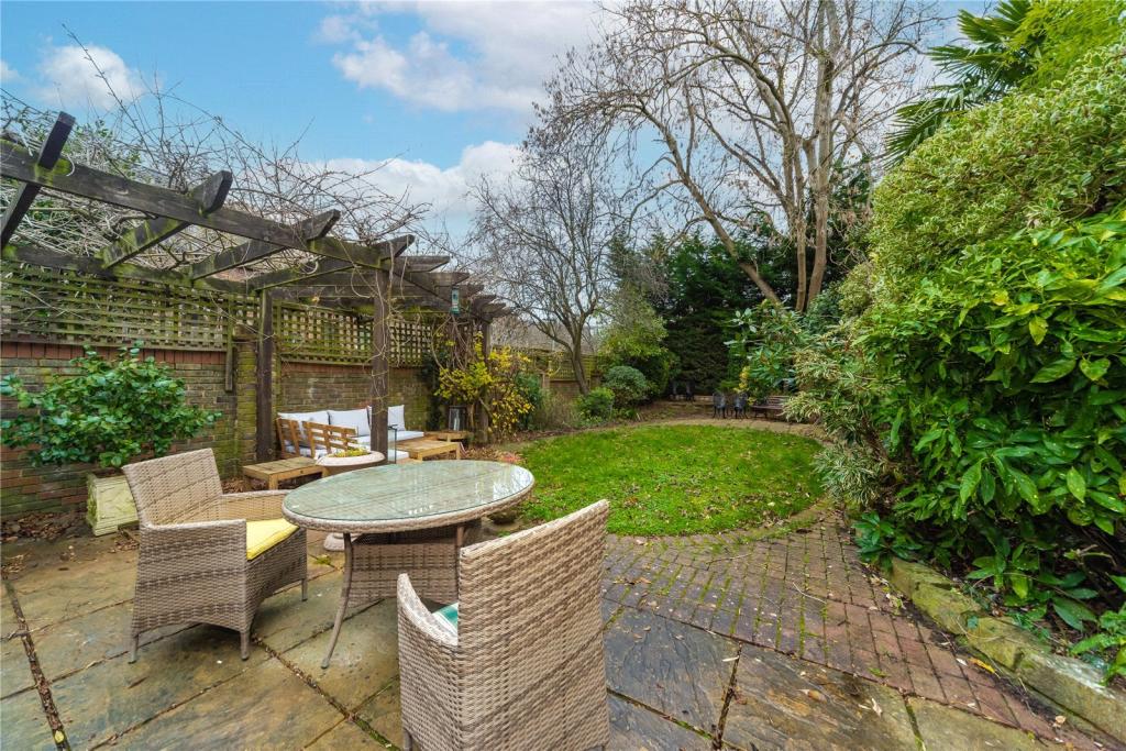 4 bedroom detached house for sale in Chisholm Road, Richmond, TW10