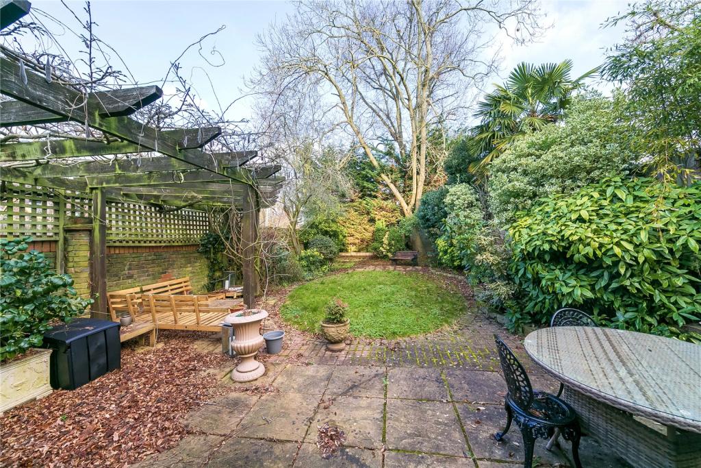 4 bedroom detached house for sale in Chisholm Road, Richmond, TW10