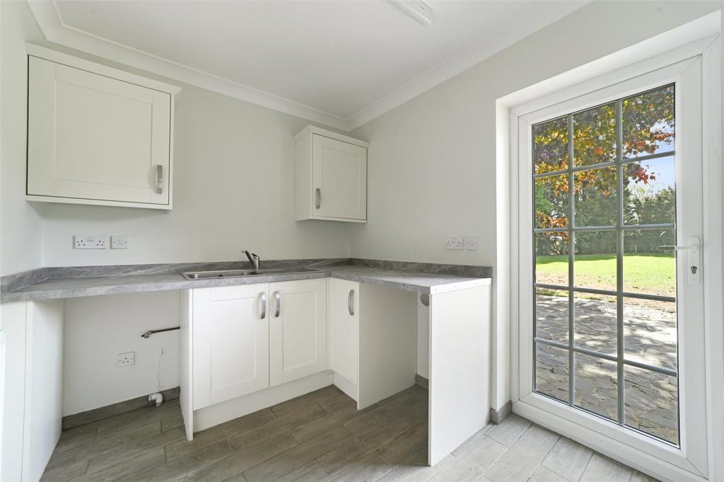 5 bedroom detached house for sale in The Mount, Tollesbury, Maldon