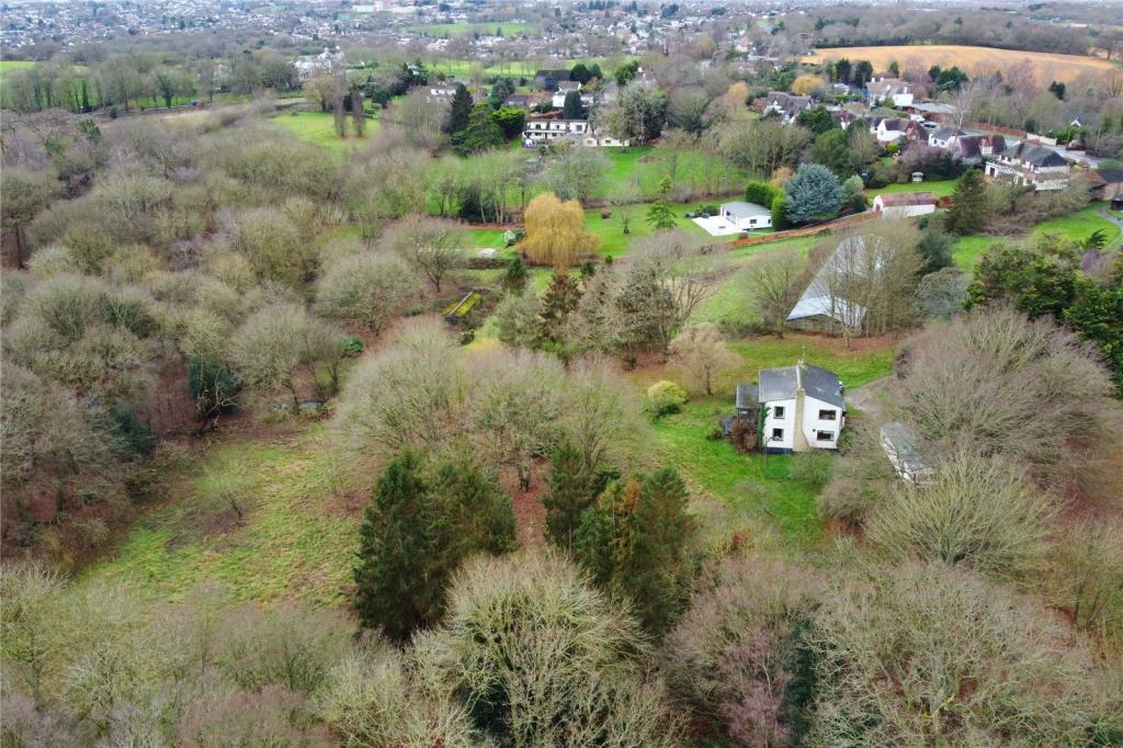 2 bedroom detached house for sale in High Road, Hockley, Essex, SS5