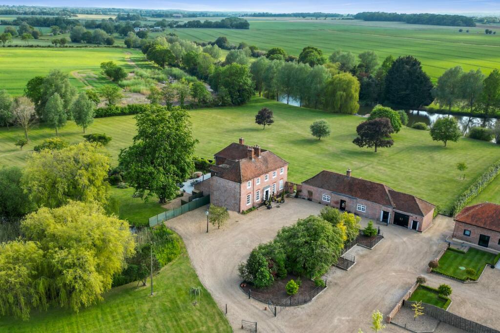 4 bedroom detached house for sale in Fyfield Road, Willingale, Ongar