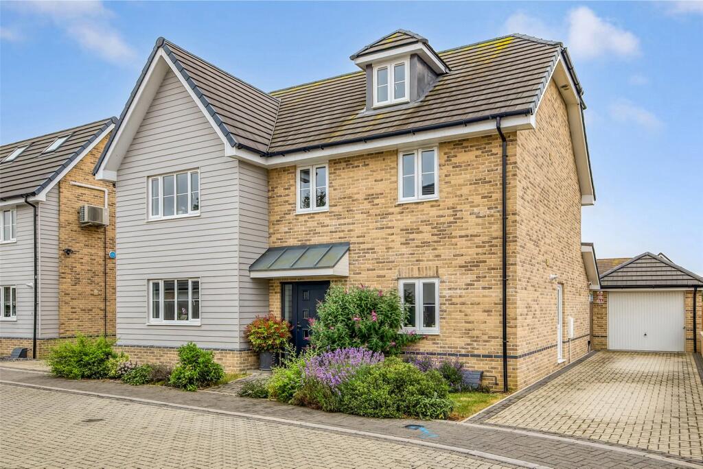 Main image of property: Oaklands Close, Dunmow, Essex, CM6