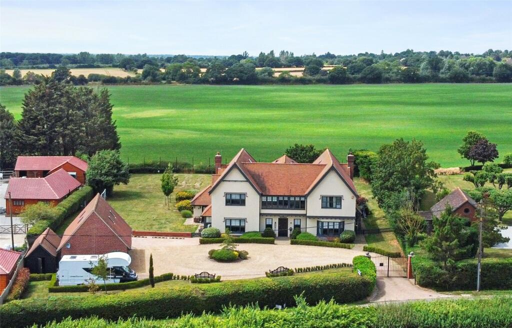5 bedroom detached house for sale in Maypole Road, Wickham