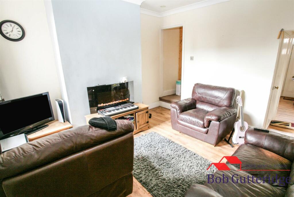2 bedroom terraced house for sale in Cemetery Road, Knutton, Newcastle, ST5