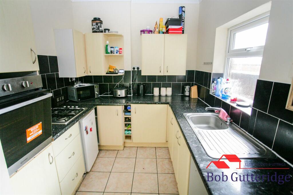 2 bedroom terraced house for sale in Cemetery Road, Knutton, Newcastle, ST5
