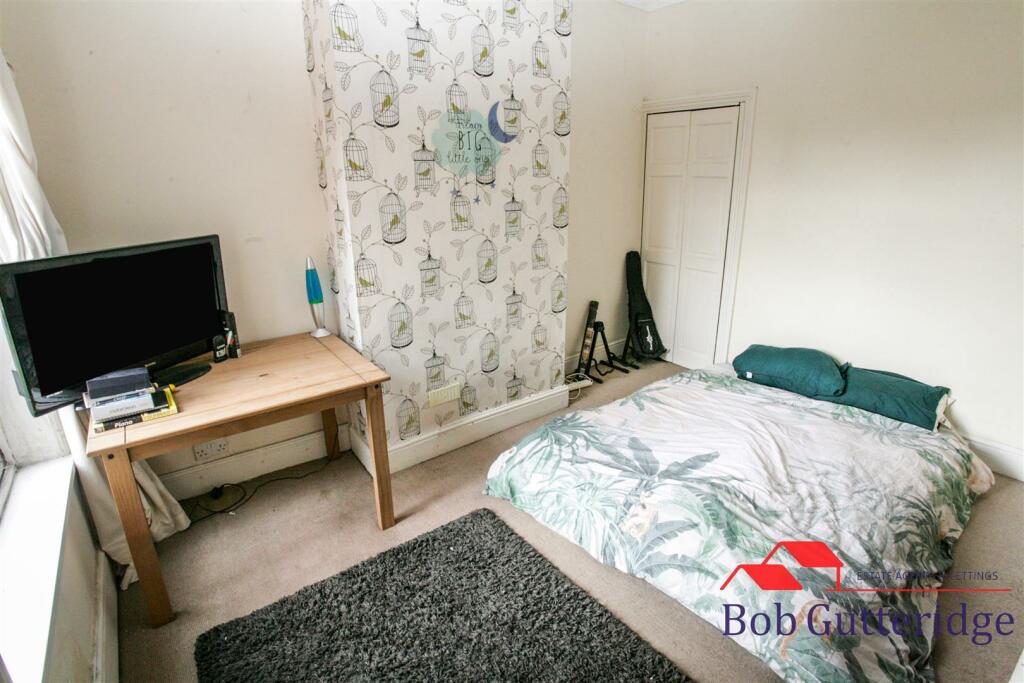 2 bedroom terraced house for sale in Cemetery Road, Knutton, Newcastle, ST5