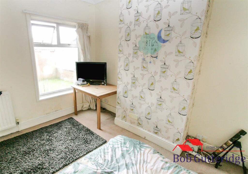 2 bedroom terraced house for sale in Cemetery Road, Knutton, Newcastle, ST5