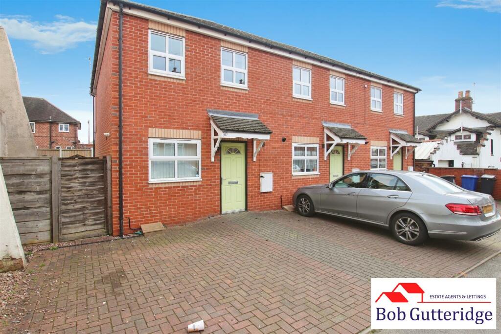 3 bedroom town house for sale in Booth Street, Chesterton, Newcastle, ST5