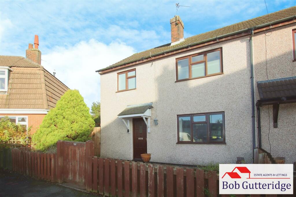 3 bedroom semidetached house for sale in Chestnut Grove, Chesterton