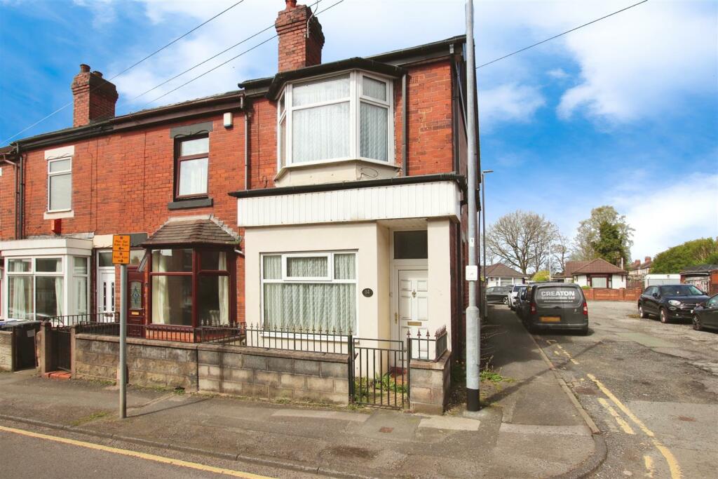 3 bedroom terraced house for sale in Watlands View, Porthill, Newcastle