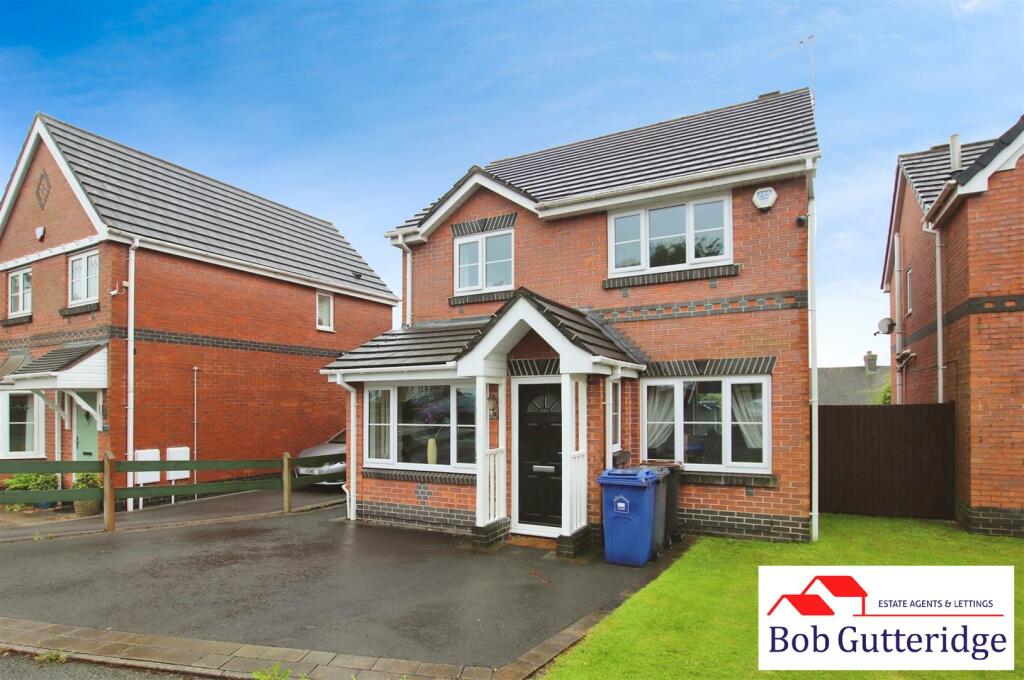 3 bedroom detached house for sale in Old Hall Drive, Bradwell