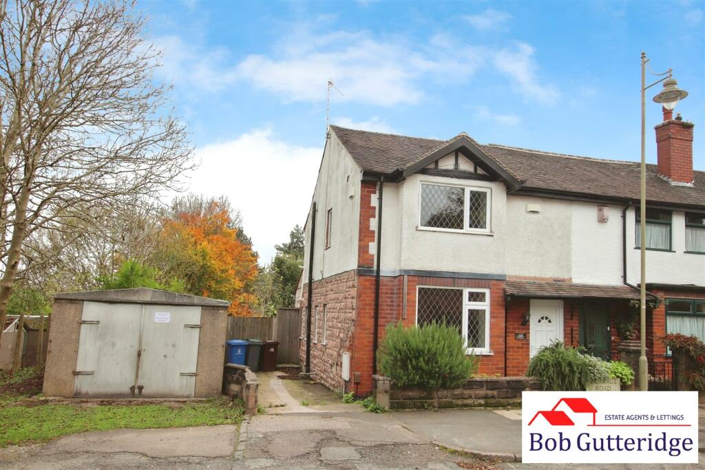 3 bedroom town house for rent in Vicarage Road, Hartshill, Stoke On