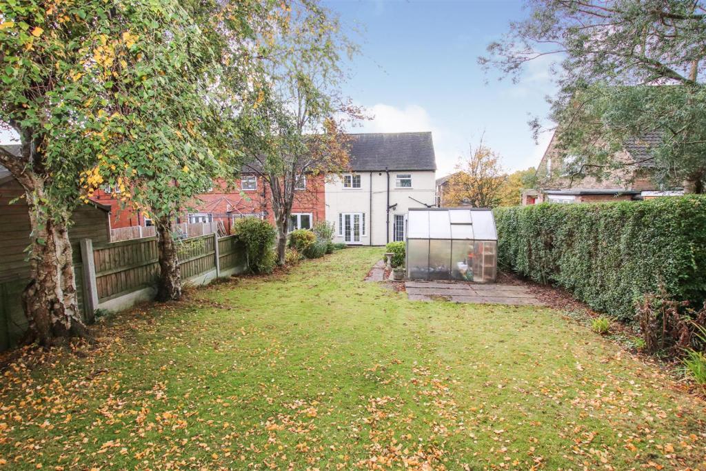 3 bedroom town house for sale in Bradwell Lane, Bradwell, Newcastle