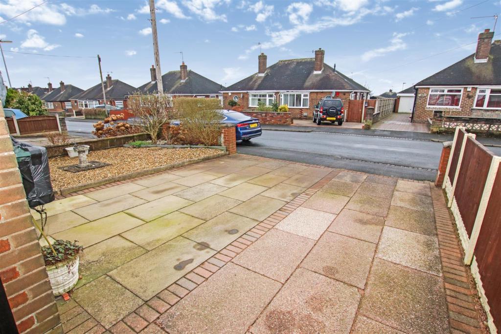 2 bedroom semidetached bungalow for sale in Fearns Avenue, Bradwell