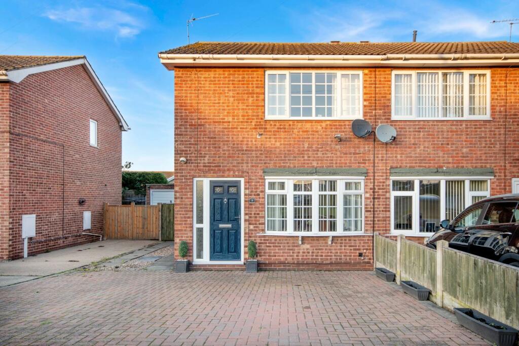 2 bedroom semidetached house for sale in Westfield Close, Tickhill