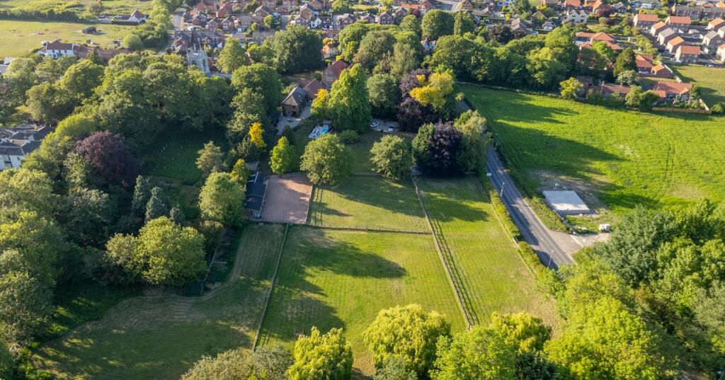 Main image of property: Beckingham Road, Walkeringham, Doncaster, DN10 4HZ