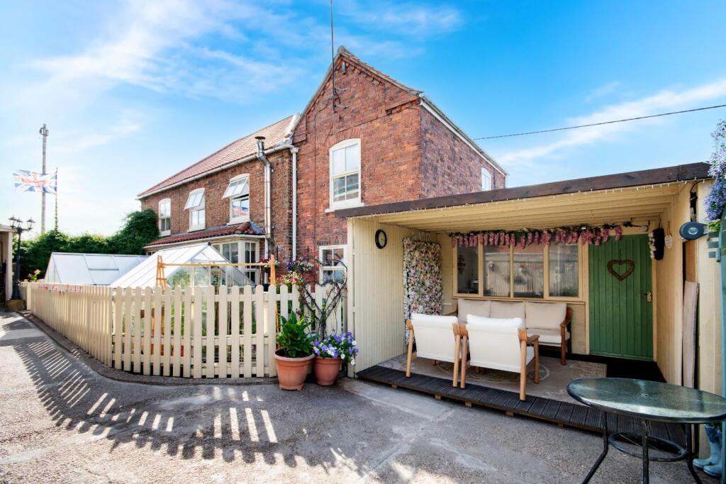 Main image of property: High Street, Misterton